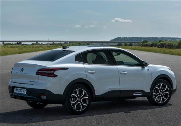 法系车最新力作 雪铁龙e-C4 X首发:纯电能跑360公里