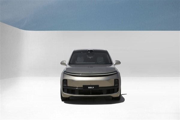 外紫内橙 特殊配色理想L9实车曝光：网友直呼hold不住！